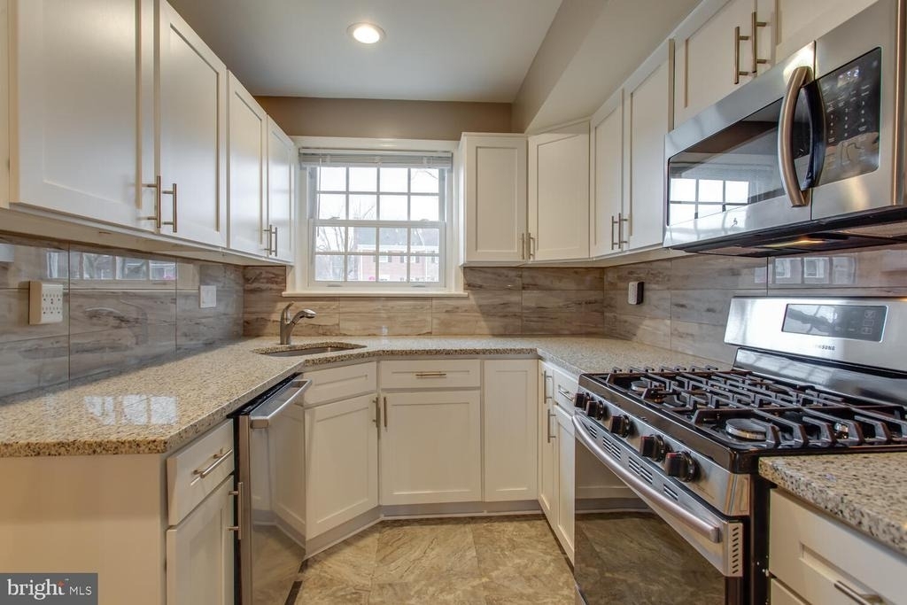 6063 Hardwick Place - Photo 5