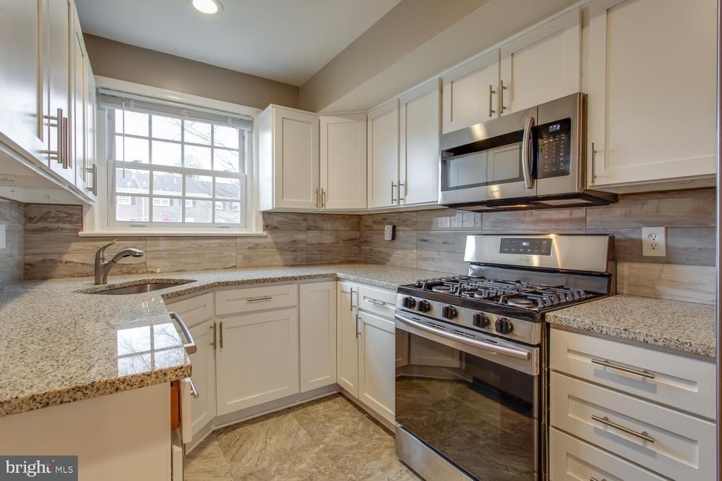 6063 Hardwick Place - Photo 2