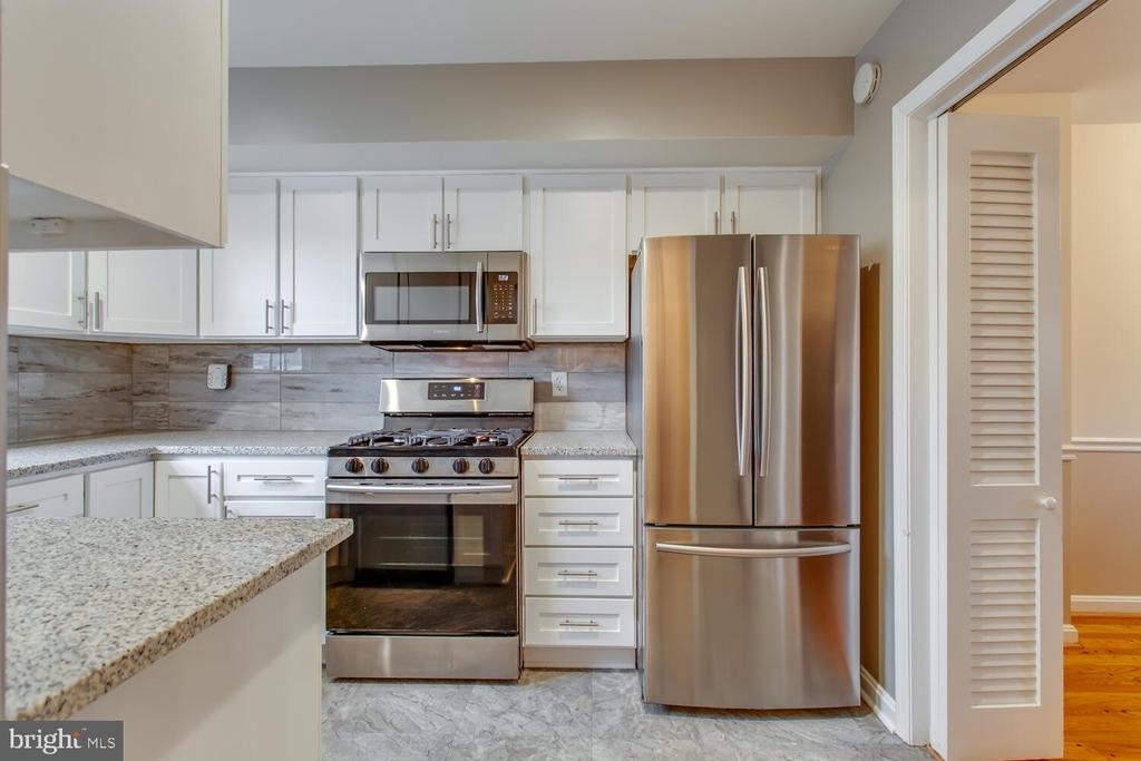 6063 Hardwick Place - Photo 3