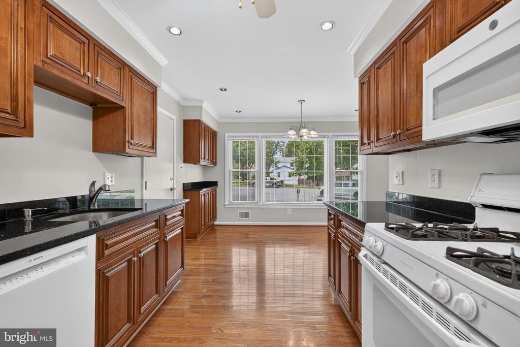 8006 Lady Lewis Court - Photo 12