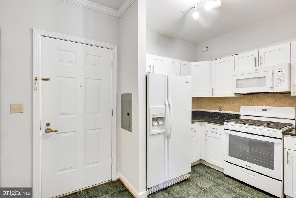 1645 International Drive - Photo 7