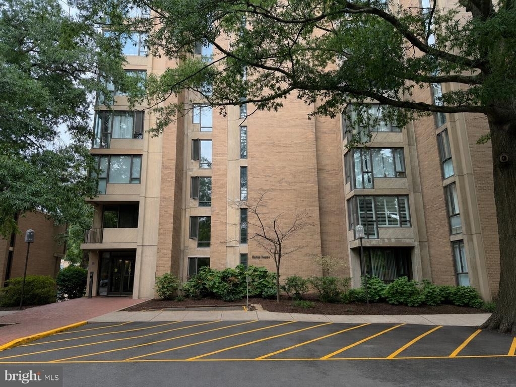11400 Washington Plaza W - Photo 0