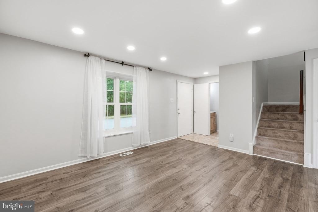 9018 Jersey Drive - Photo 2