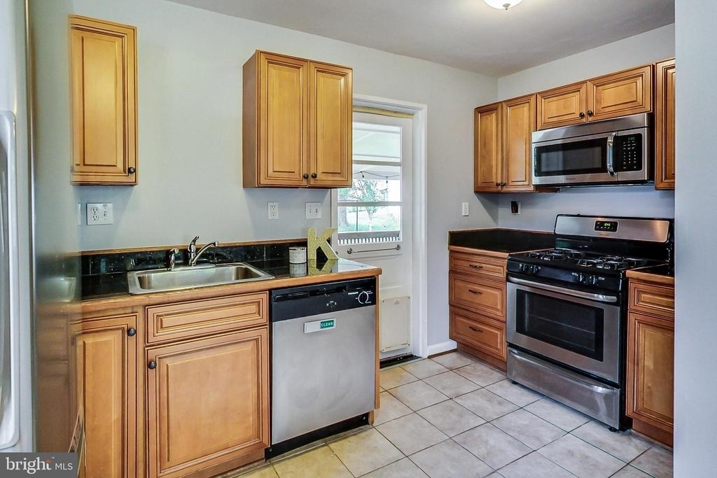 6641 Barrett Road - Photo 7