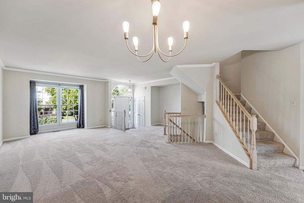 7059 Kings Manor Dr - Photo 3