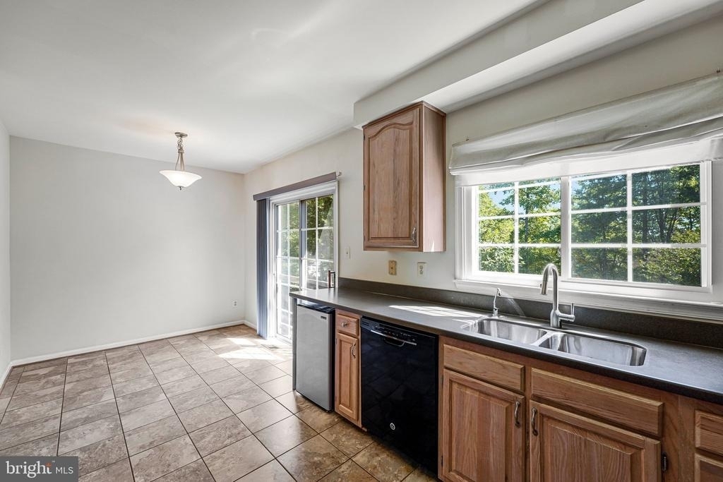 7059 Kings Manor Dr - Photo 6