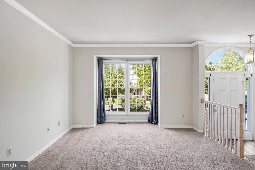 7059 Kings Manor Dr - Photo 2