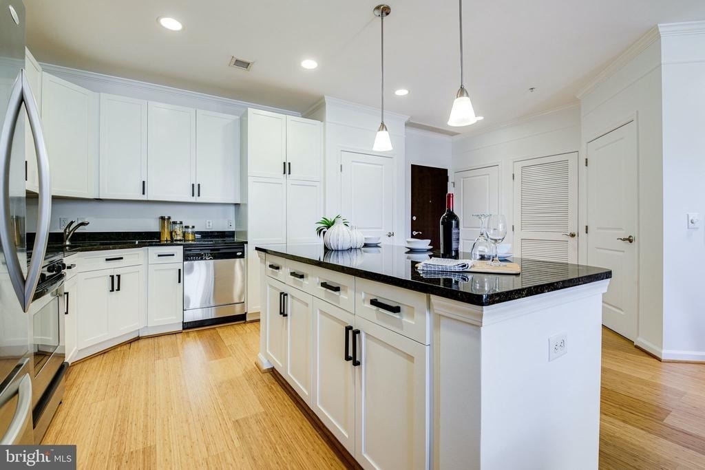444 W Broad Street - Photo 3