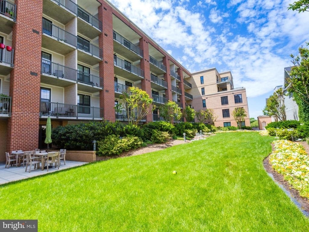 444 W Broad Street - Photo 24