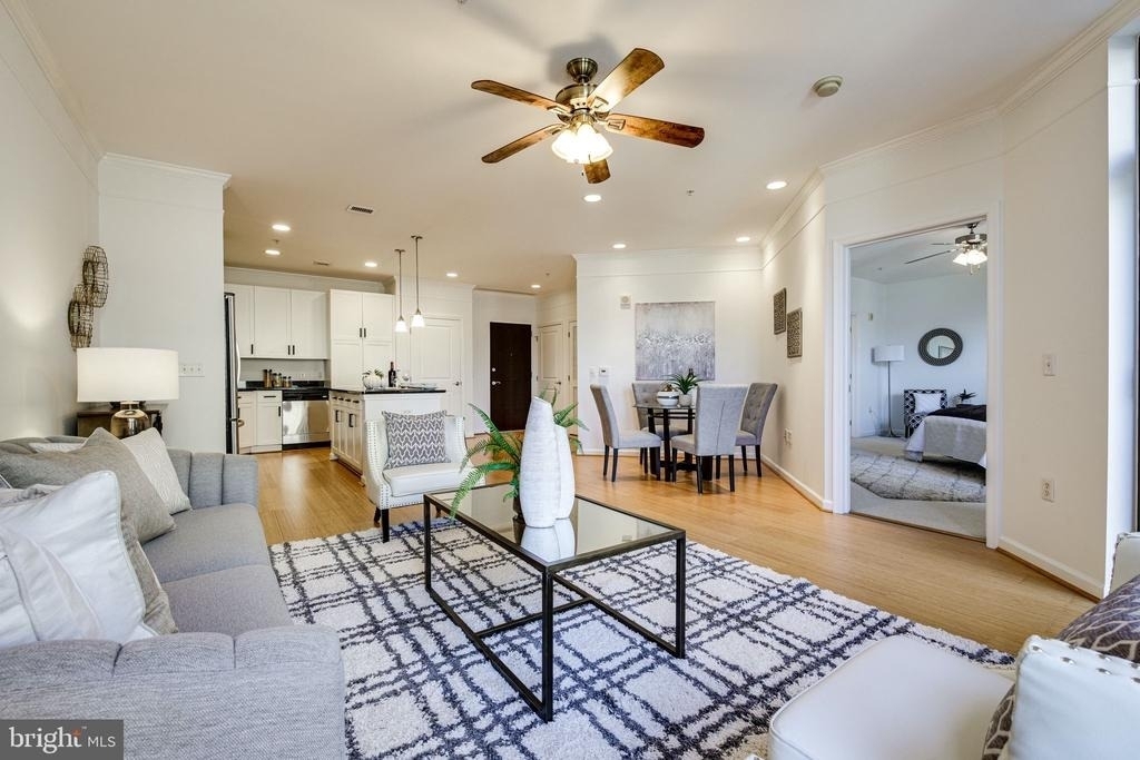 444 W Broad Street - Photo 2