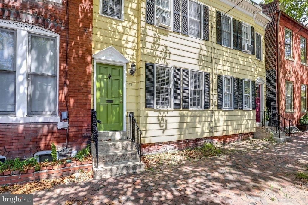 1121 Prince Street - Photo 0