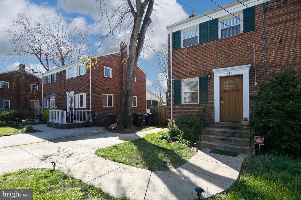 4428 Vermont Avenue - Photo 3