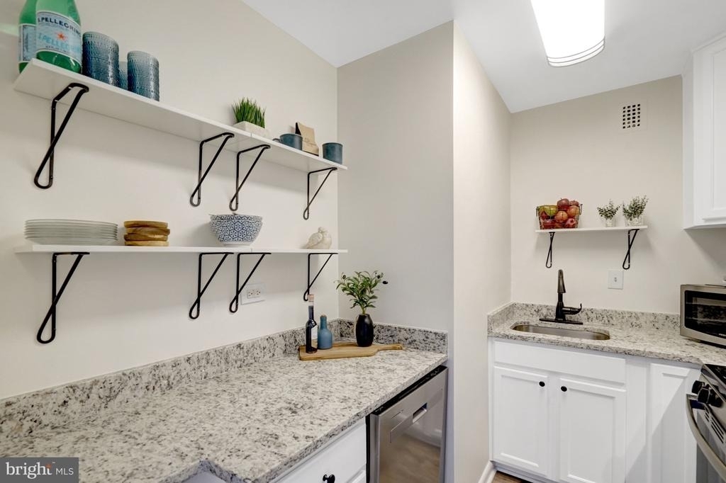 5340 Holmes Run Parkway - Photo 3