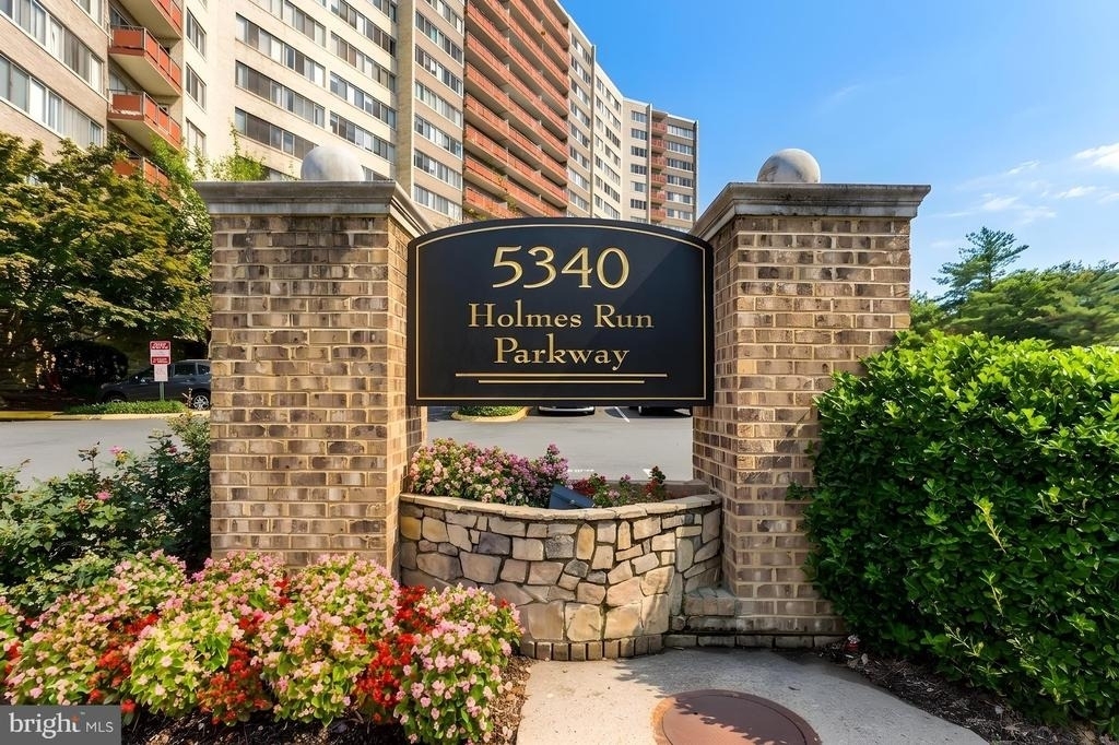 5340 Holmes Run Parkway - Photo 0