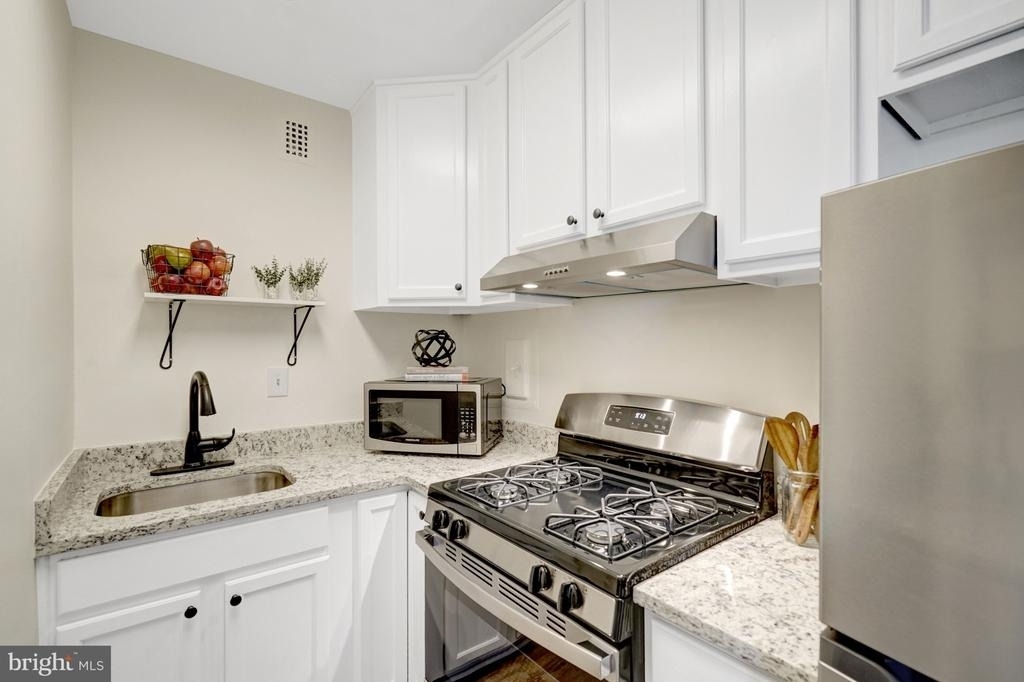 5340 Holmes Run Parkway - Photo 2