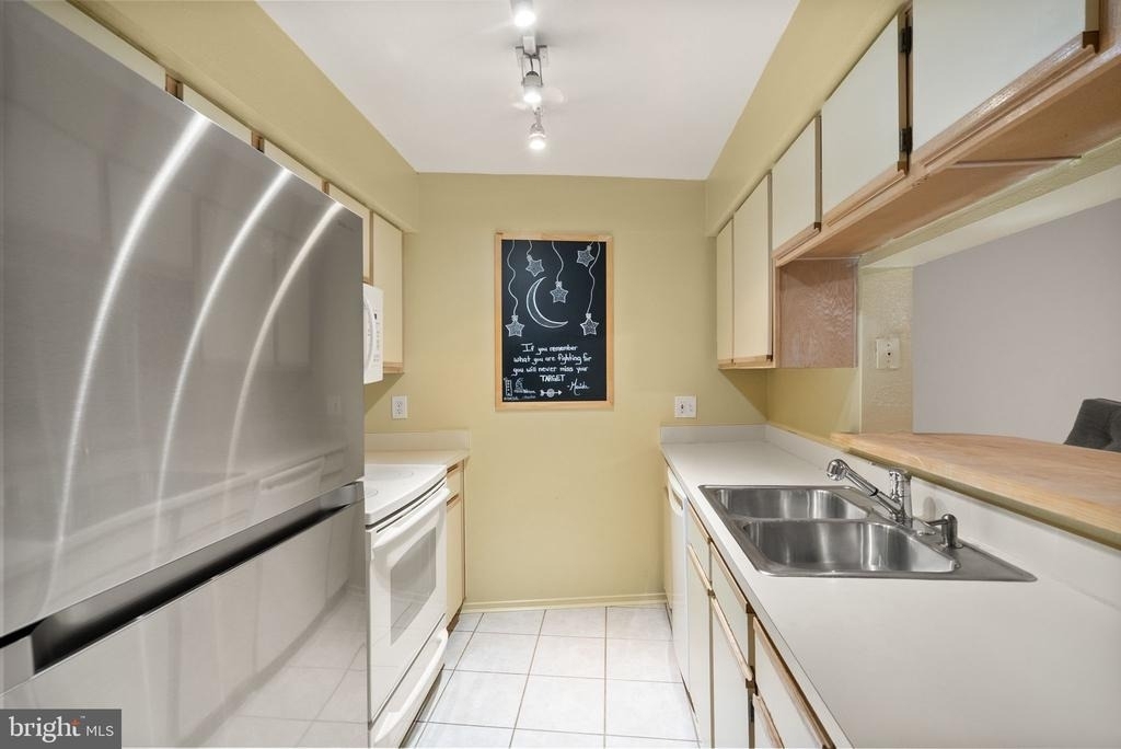 3313 Wyndham Circle - Photo 2