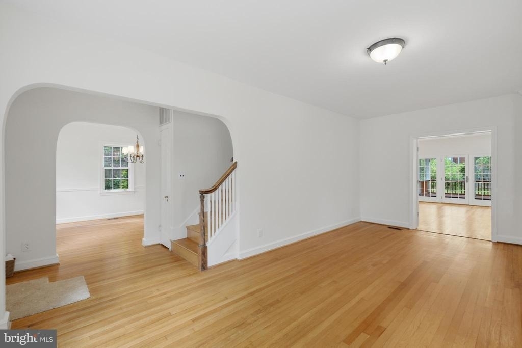 4403 19th Street N - Photo 5