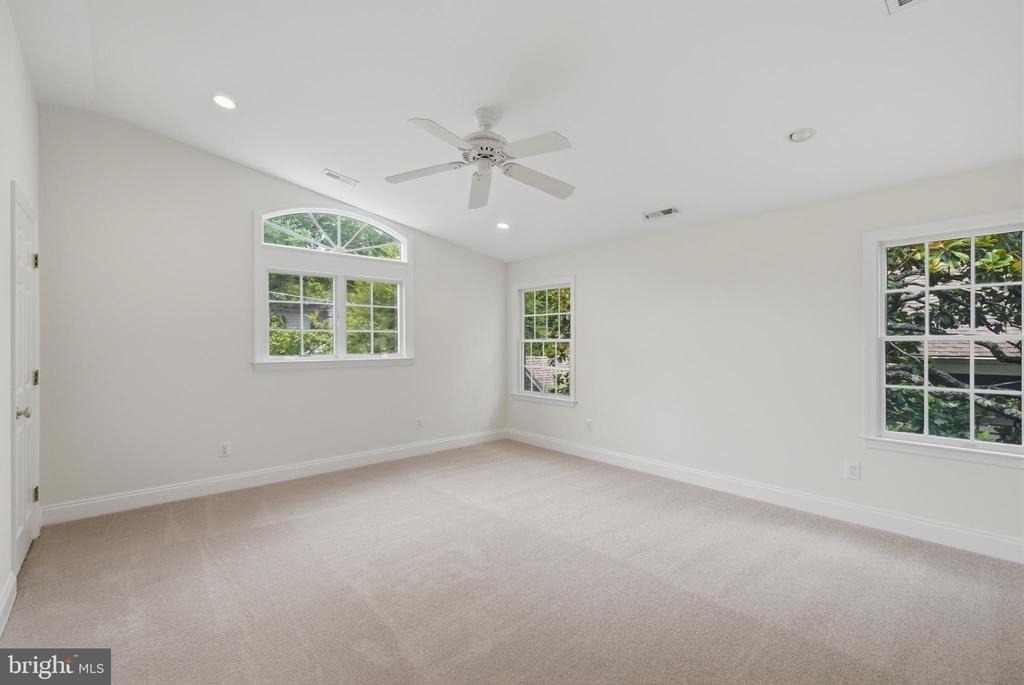 4403 19th Street N - Photo 33