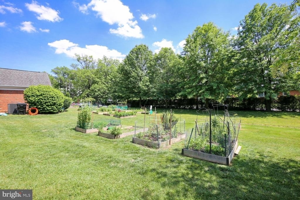 4304 Pershing Drive N - Photo 29