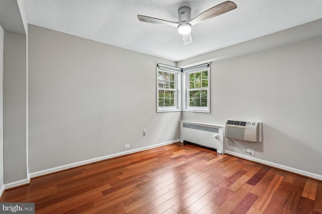 4304 Pershing Drive N - Photo 16