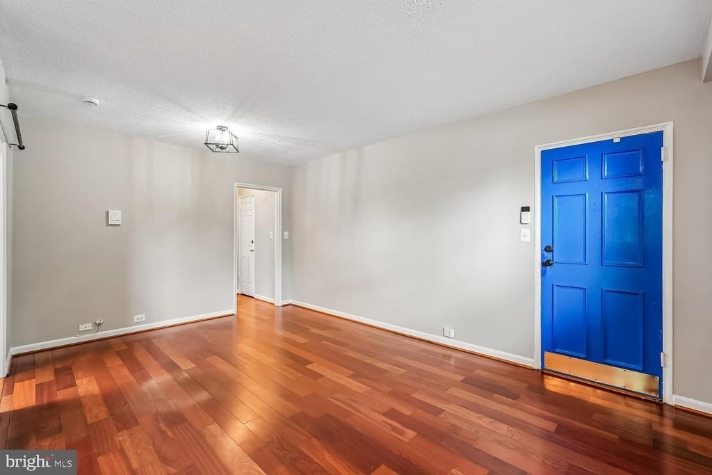 4304 Pershing Drive N - Photo 7