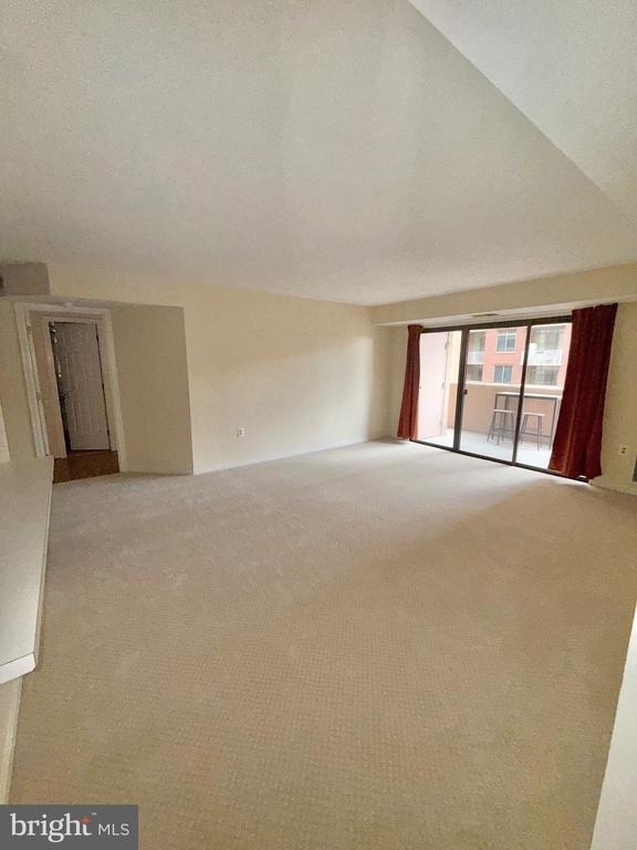 1301 N Courthouse Road N - Photo 1