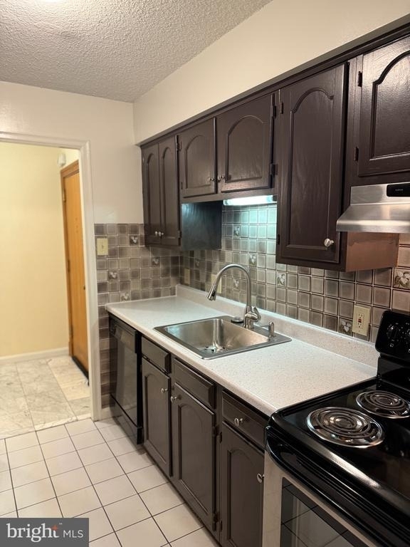 1301 N Courthouse Road N - Photo 3