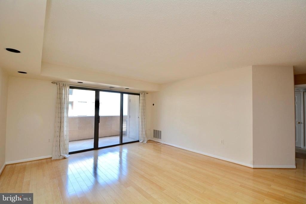 1301 Courthouse Road N - Photo 8
