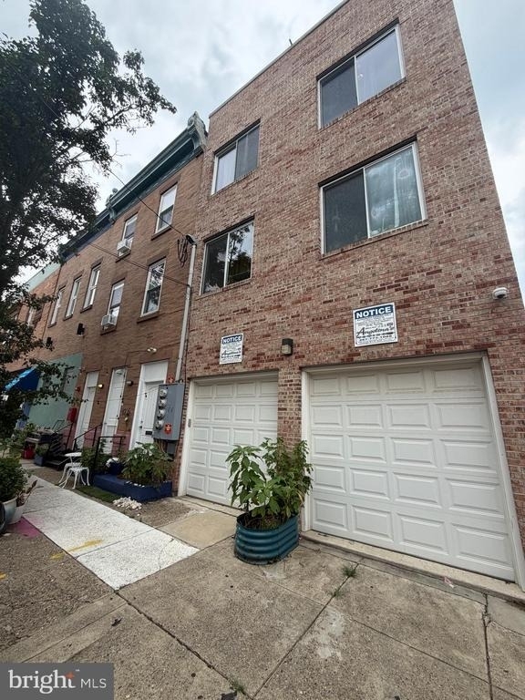 2005 N Mascher Street - Photo 0
