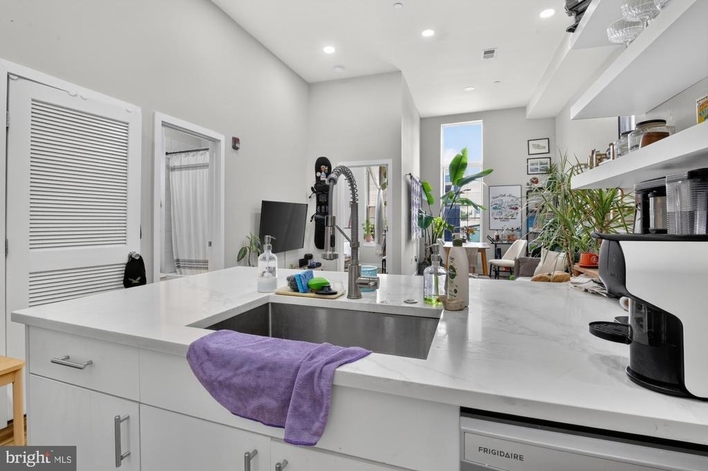 2045 Trenton Avenue - Photo 4