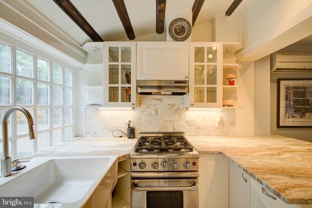 229 S Jessup Street - Photo 2