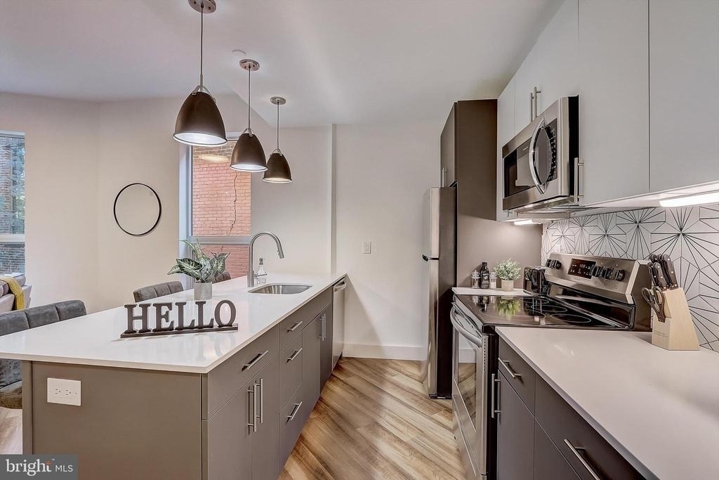 3029 W Glenwood Avenue - Photo 1