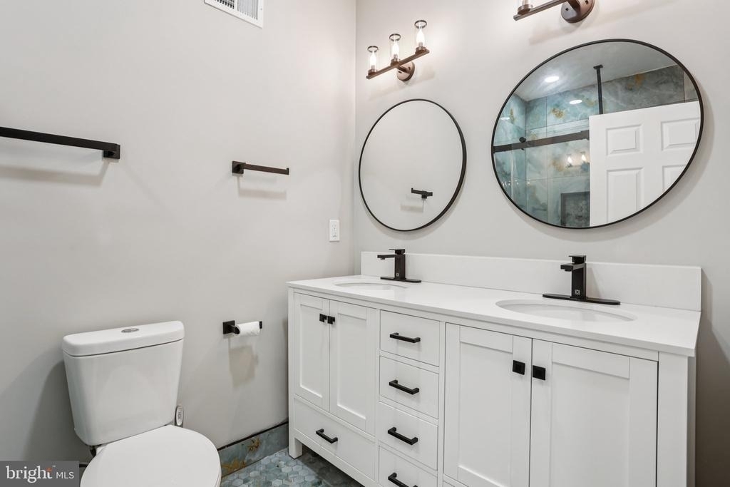 2225 N Waterloo Street - Photo 13