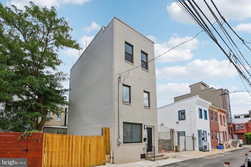 2225 N Waterloo Street - Photo 2