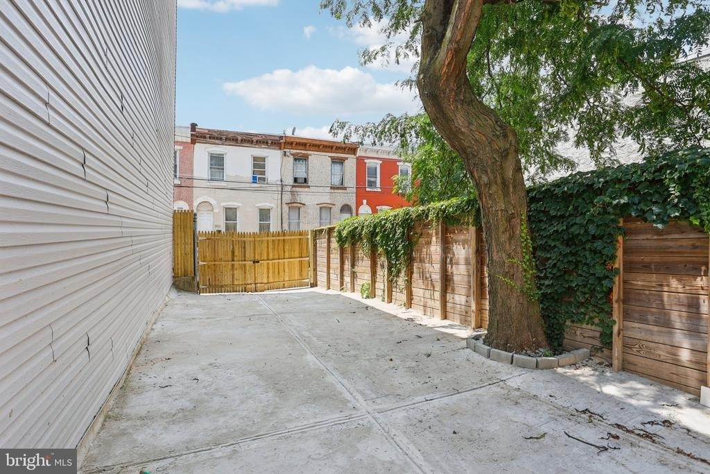 2225 N Waterloo Street - Photo 33