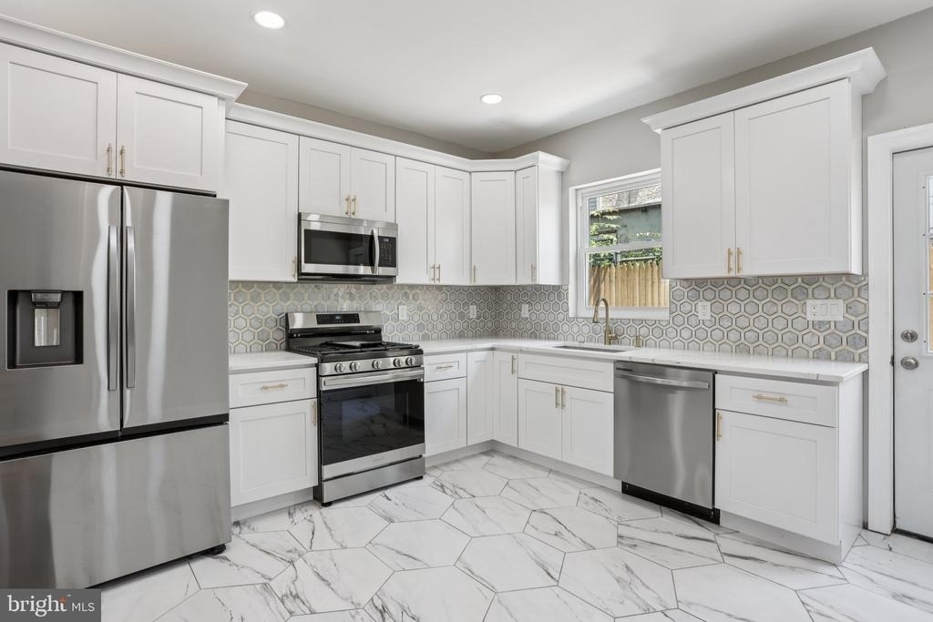 2225 N Waterloo Street - Photo 0