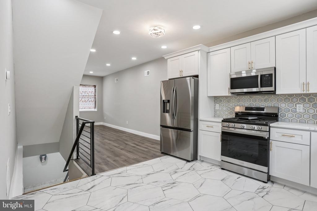 2225 N Waterloo Street - Photo 9