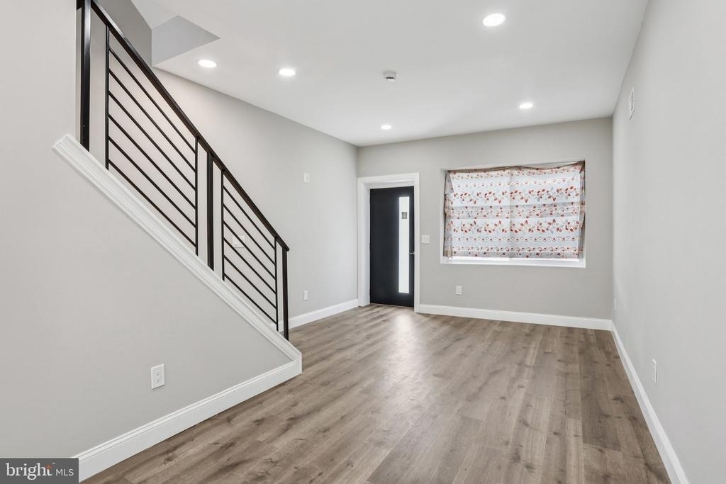 2225 N Waterloo Street - Photo 8