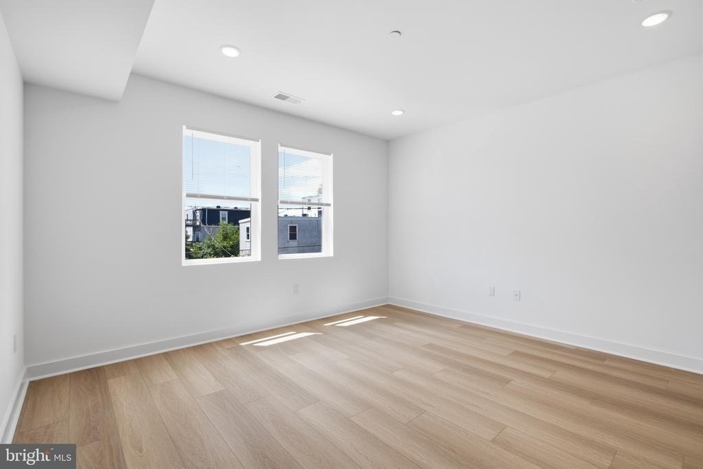 3931 Fairmount Avenue - Photo 7