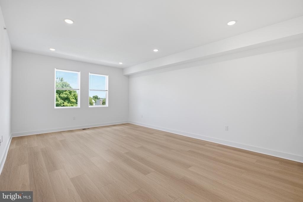 3931 Fairmount Avenue - Photo 10