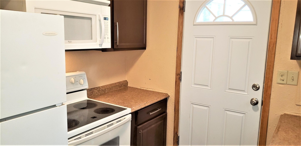 640 Calder Street - Photo 3