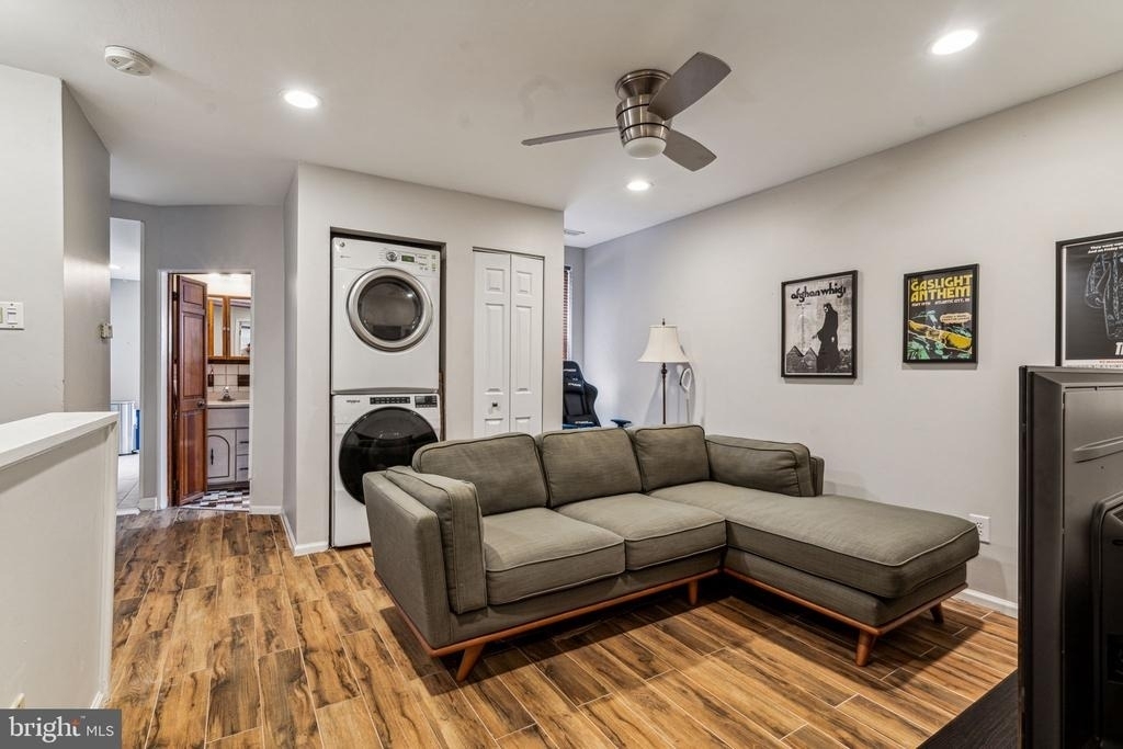 1007 Dickinson Street - Photo 0