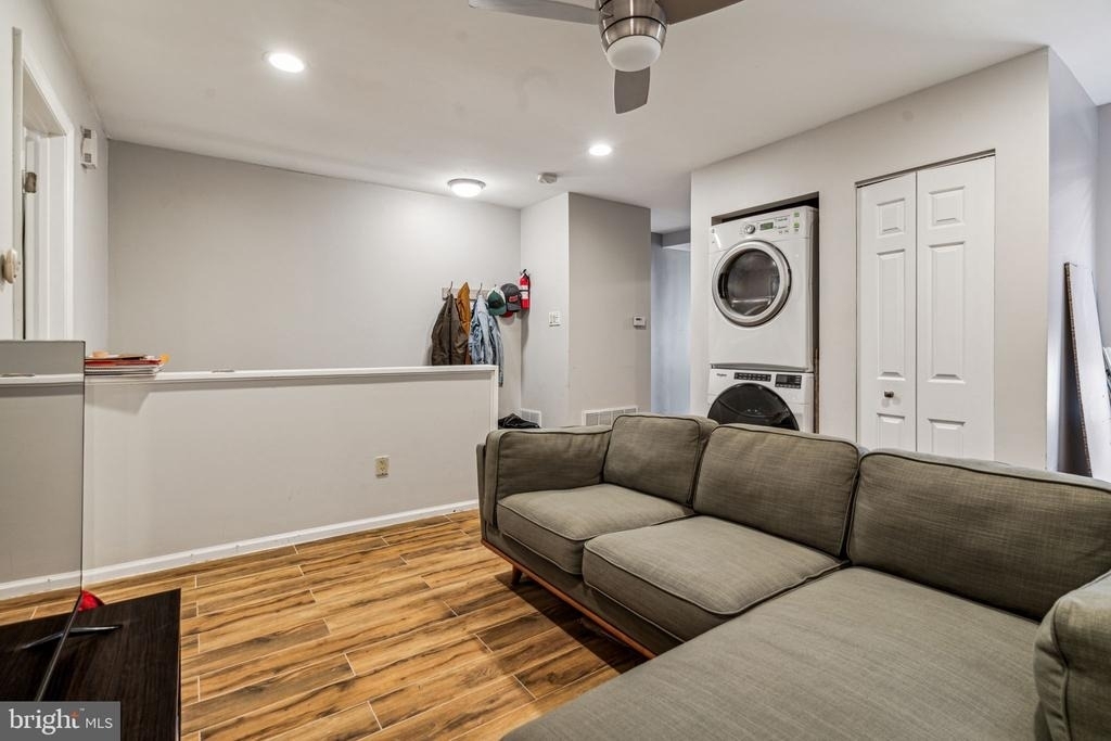 1007 Dickinson Street - Photo 2
