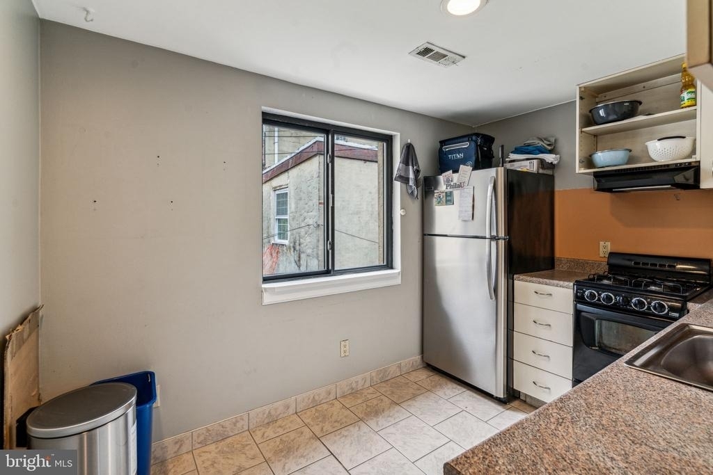 1007 Dickinson Street - Photo 3