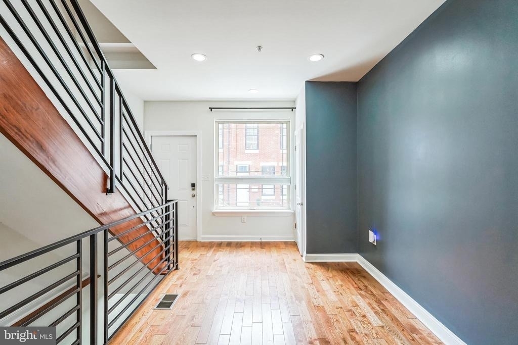 2241 Sears Street - Photo 2