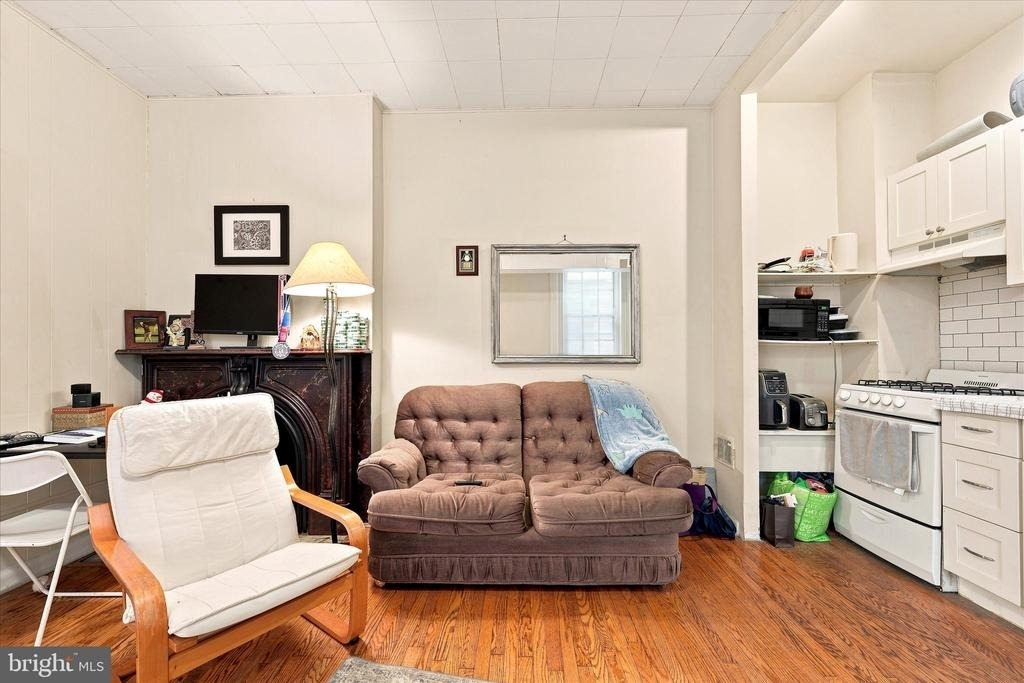 1807 Spruce Street - Photo 3