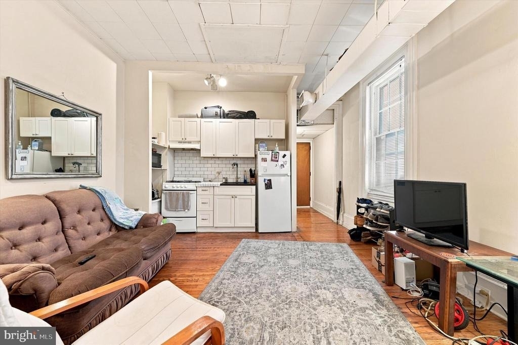 1807 Spruce Street - Photo 4