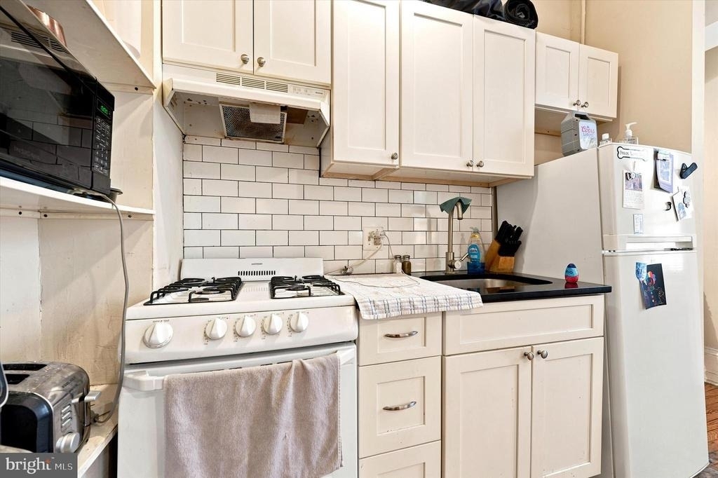 1807 Spruce Street - Photo 9