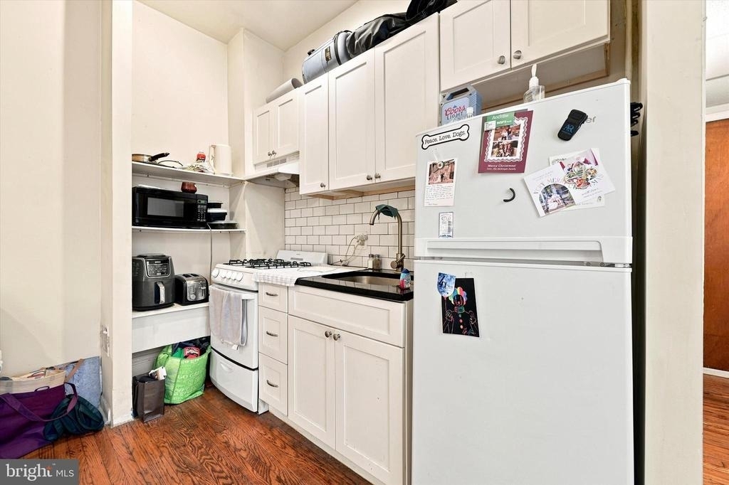1807 Spruce Street - Photo 8