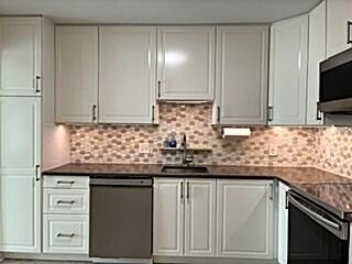 671 Liberty Pointe Drive - Photo 4
